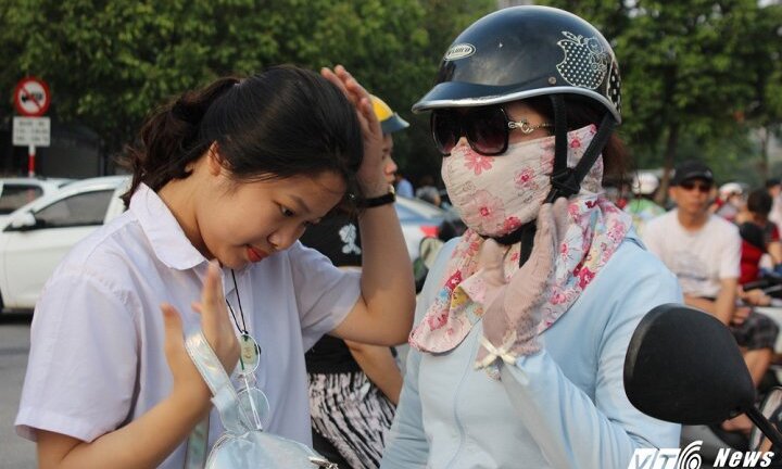 Học sinh Hà Nội 'đua' vào lớp 10: Tâm sự ruột gan của phụ huynh