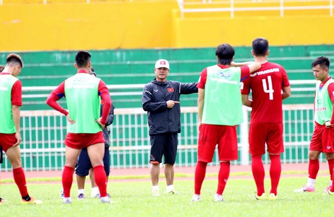 Công Phượng lập siêu phẩm, tuyển Việt Nam thua trận đá tập