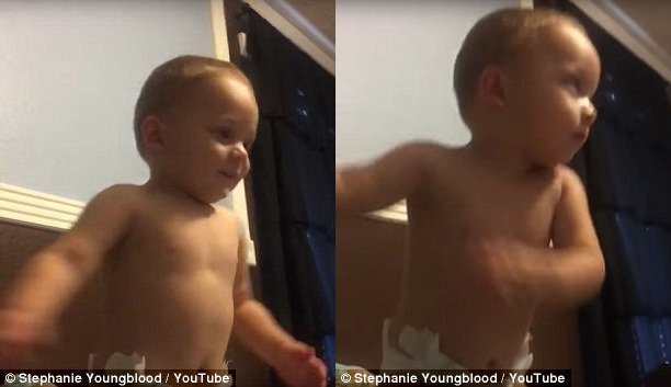 Cười vỡ bụng với bé trai đang ngủ thì bật dậy nhảy múa vì quá phấn khích