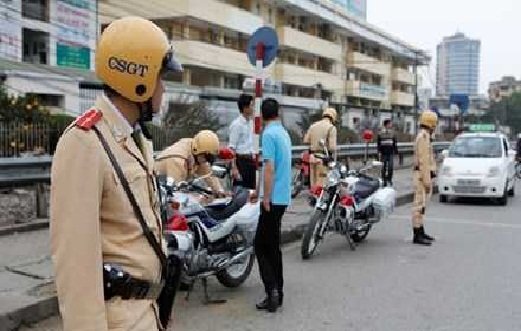 Bị tước giấy phép lái xe có thể nộp phạt qua bưu điện không?