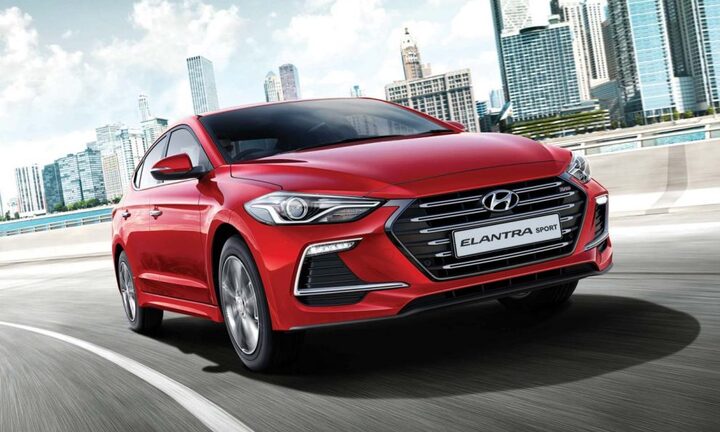 Hyundai Elantra mới 'đổ bộ' giá từ 620 triệu đồng