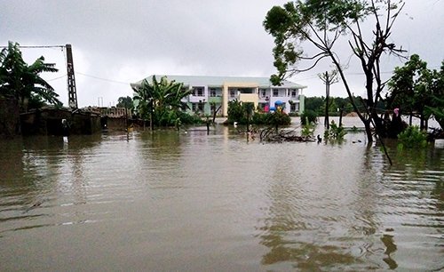 2 cán bộ ngành điện mất mạng sau tai nạn trong cơn mưa lớn