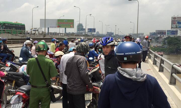 Để lại địa chỉ nhà trên xe máy, người đàn ông nhảy cầu Đồng Nai tự tử