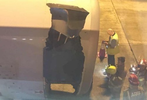 Máy bay Trung Quốc rách toạc động cơ giữa trời khi vừa cất cánh