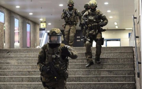 Cướp súng và tấn công cảnh sát tại ga tàu ở Đức