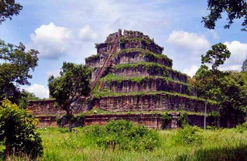 Câu chuyện kỳ lạ về Kim tự tháp duy nhất ở Đông Dương