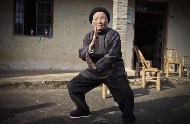 Lão bà Trung Quốc 94 tuổi phô diễn kungfu ấn tượng