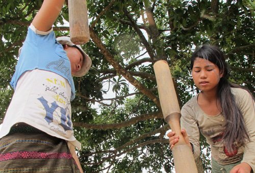 ‘Trộm tình’ ở Trường Sơn và chiếc ‘lá thần’ kỳ lạ khiến phụ nữ chẳng sợ có thai