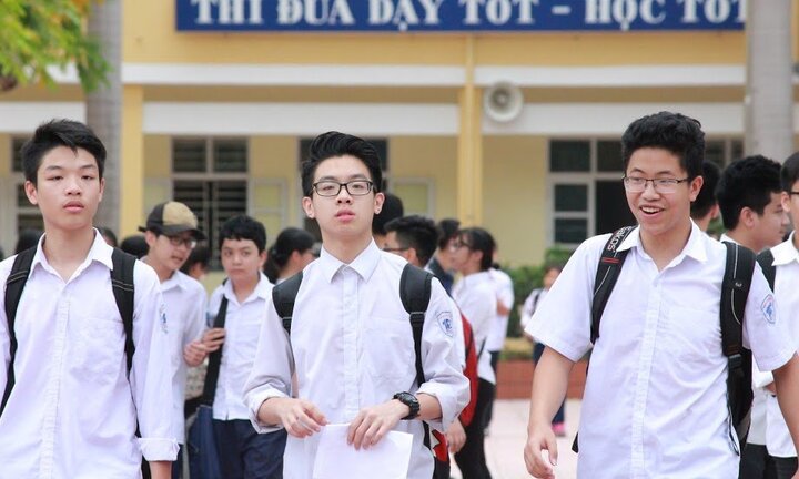 450 học sinh trúng tuyển Trường THPT Chuyên Khoa học Tự nhiên