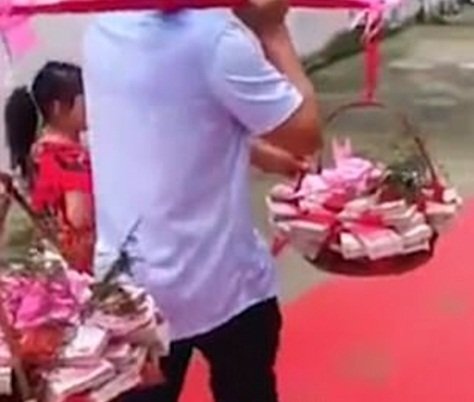 Nhà chú rể gánh hơn 3,5 tỷ đồng đến nhà cô dâu gây 'dậy sóng' mạng xã hội