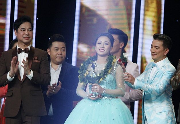 Rộ tin đồn gia thế 'khủng', bỏ tiền mua giải, quán quân Thần tượng Bolero lên tiếng