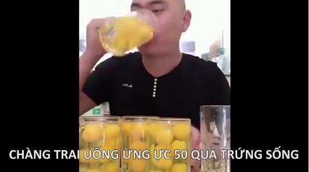 Video: Chàng trai tu ừng ực 50 quả trứng sống gây sốc