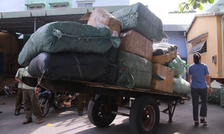 Bắt 10 tấn hàng lậu vận chuyển trên tàu hỏa từ Hà Nội vào Đà Nẵng