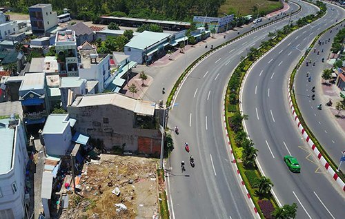 Chuyện lạ: Căn nhà hai tầng nằm giữa quốc lộ suốt 10 năm ở Vũng Tàu