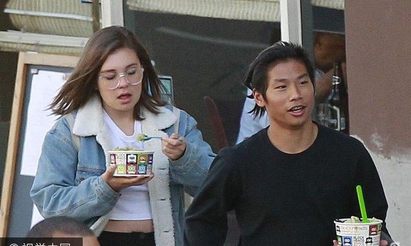 Pax Thiên - con nuôi gốc Việt của Angelina Jolie chững chạc bên các bạn gái