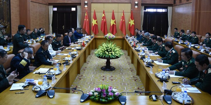 Đại tướng Ngô Xuân Lịch hội đàm cùng Phó Chủ tịch Quân ủy Trung ương Trung Quốc