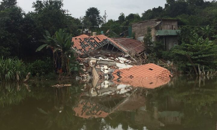 Video: Căn biệt thự gần 4 tỷ đồng sập trong đêm ở Đắk Nông