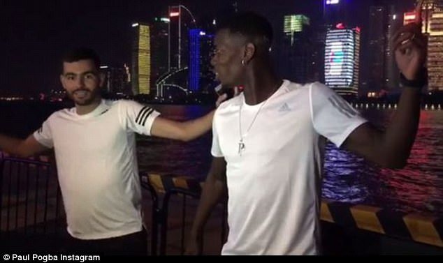 Video: Pogba nhảy múa ở Trung Quốc mừng cột mốc 'sống ảo'