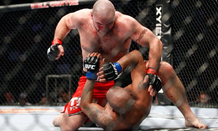 Video: Võ sĩ quyền anh chết não khi bị hạ knock-out