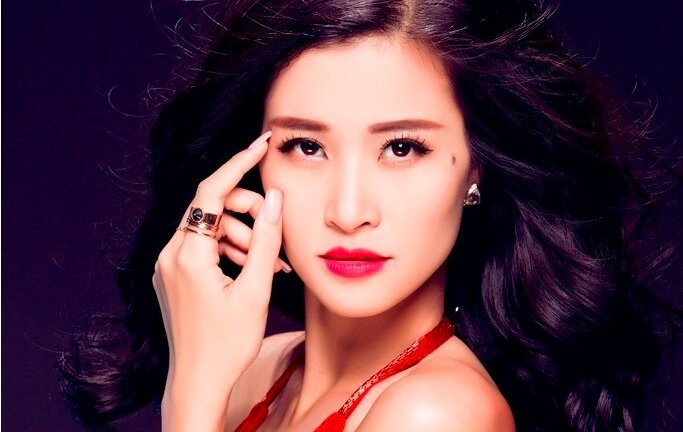 Giáo sư 'Xoay', ca sỹ Đông Nhi làm giám khảo chọn tài năng sinh viên