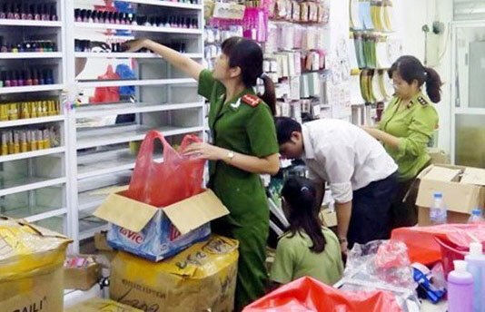 Bắt giữ ‘nữ quái’ đất Cảng sản xuất trên 19.000 sản phẩm chức năng giả