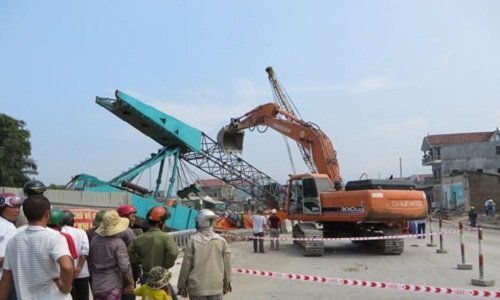 Đứt cáp cần cẩu, 2 công nhân thiệt mạng