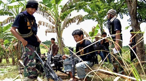 Phiến quân tấn công trường học Philippines, nghi bắt cóc con tin