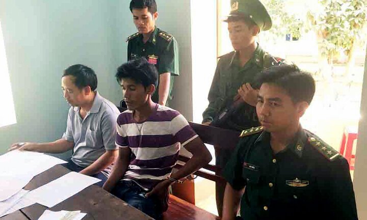 Một người nước ngoài bị bắt khi đang vận chuyển ma túy sang Việt Nam