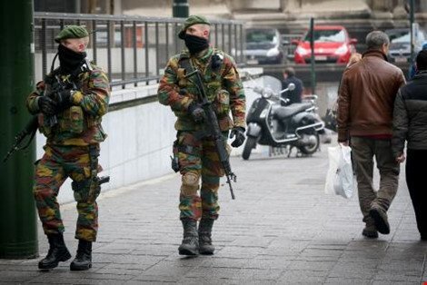 Binh sĩ Bỉ bắn chết kẻ tình nghi đánh bom khủng bố ở nhà ga Brussels