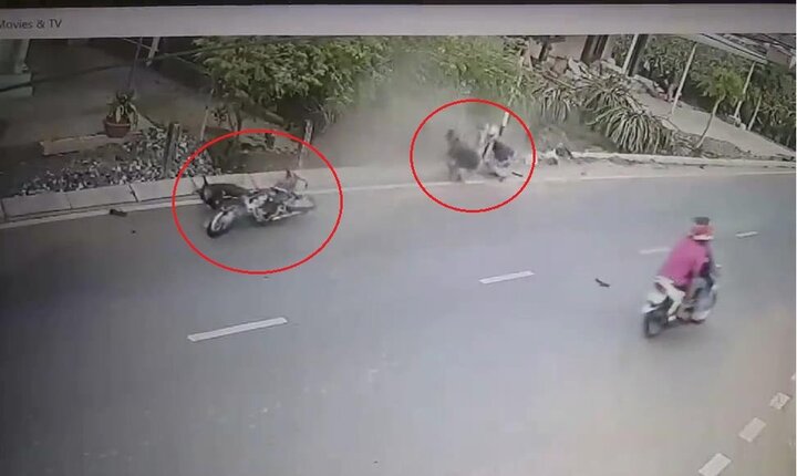 Cô gái phóng xe máy truy đuổi, tông 2 tên cướp ngã như phim hành động