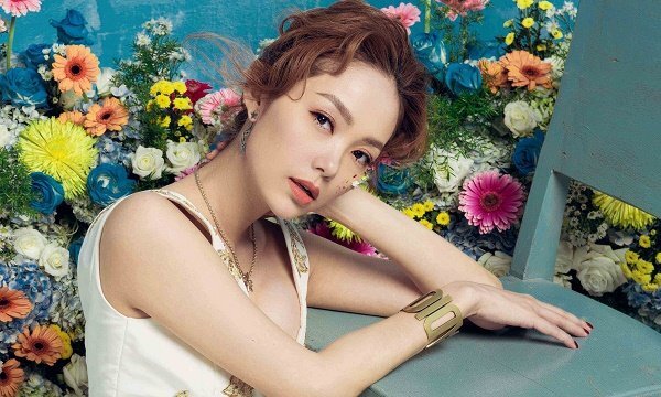 Minh Hằng ‘chơi lớn’, rủ fan hóa trang dự sinh nhật