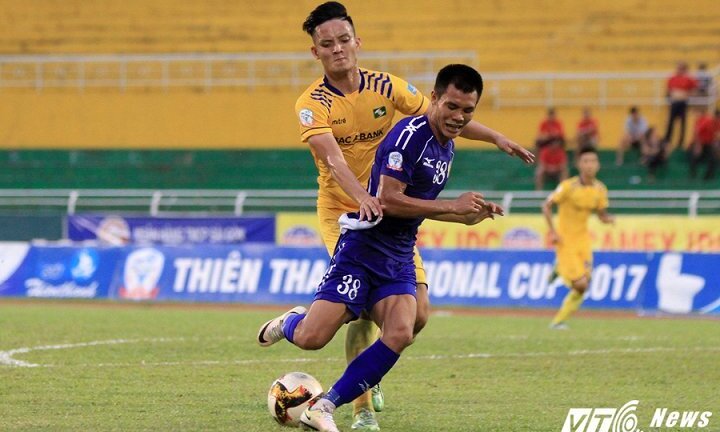 Video: Nguồn cơn khiến khán giả tức giận đội bóng của Công Vinh