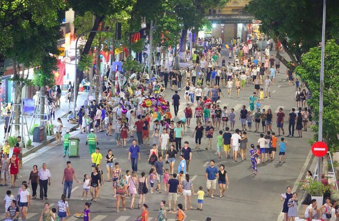 Hà Nội mở thêm tuyến phố đi bộ để hạn chế xe máy: Chuyên gia giao thông nói gì?