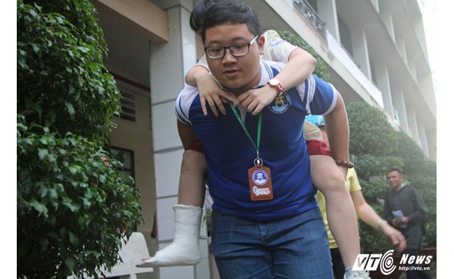 Những khoảnh khắc ấn tượng ngày đầu kỳ thi THPT quốc gia 2017