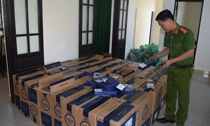 Bắt giữ 20.000 bao thuốc lá ba số nhập lậu trên xe khách Bắc – Nam