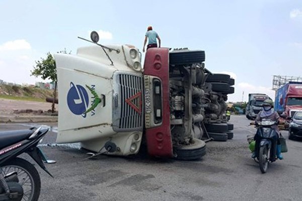 Giải mã 'vòng xuyến lật xe' tại Hải Phòng