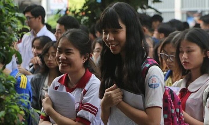 Thi THPT Quốc gia 2017: Thí sinh rạng rỡ vì 'trúng tủ' đề thi Ngữ Văn