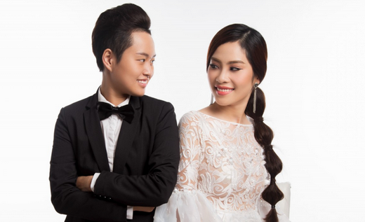 Sau scandal bị bắt cóc, chị gái Hoa khôi Nam Em tung ảnh cưới với người tình đồng tính?