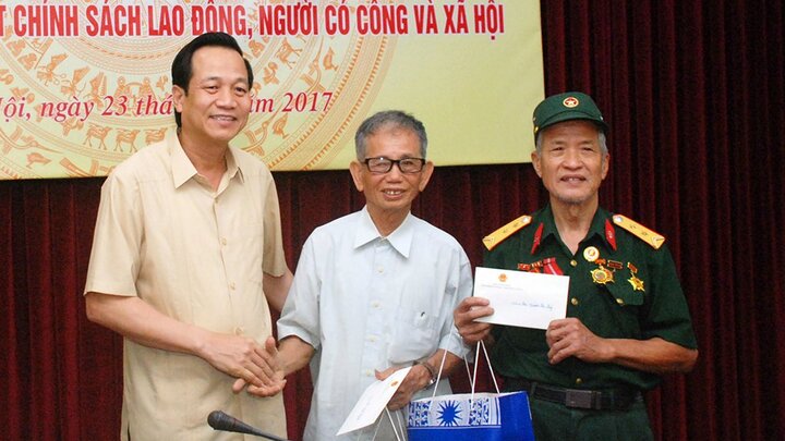 Hai lão nông chống tiêu cực ở Bắc Ninh đã được khen thưởng