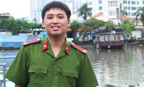 Gặp chiến sĩ trẻ trắng đêm chữa cháy gần cảng Sài Gòn, sáng vẫn đi thi đúng giờ