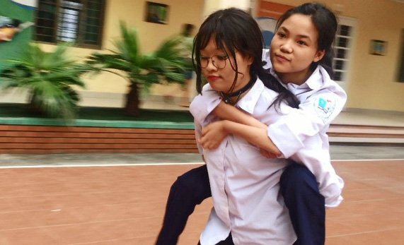 Hình ảnh xúc động trong kỳ thi THPT Quốc gia 2017 khiến bạn đọc rơi nước mắt