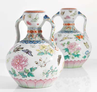 Chiêm ngưỡng cặp bình cổ thời phong kiến Trung Quốc giá 'siêu khủng' gần 400 tỷ đồng