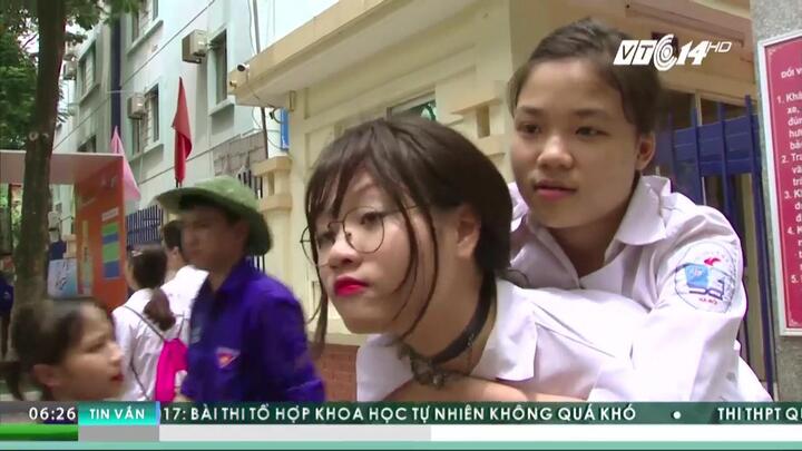Gặp gỡ nữ sinh cõng bạn đi thi gây xúc động dân mạng