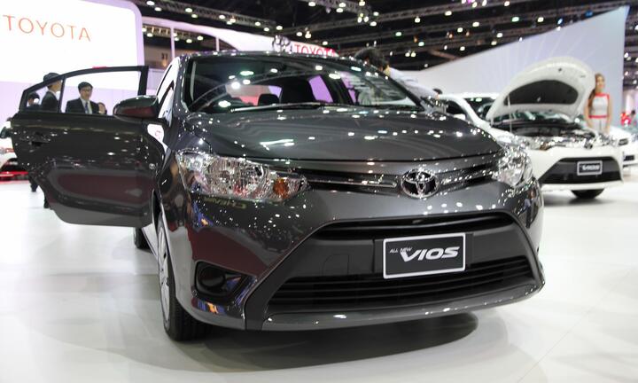 Toyota Vios giảm rất mạnh tới 70 triệu đồng, Chevrolet giảm 10 triệu đồng