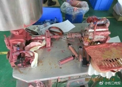 Lật tẩy mánh khóe sản xuất mỹ phẩm giả khiến ai cũng giật mình