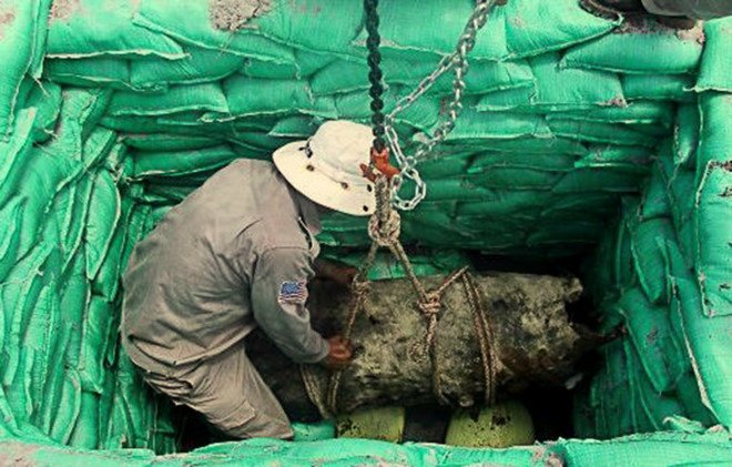 Quảng Trị: Phát hiện quả bom 340 kg dưới ruộng lúa