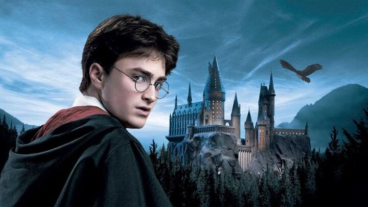 Harry Potter đã kiếm được bao nhiêu tiền sau 20 năm ra đời?