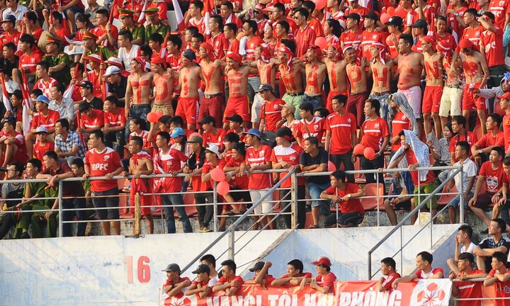 Buồn cho V-League: Sân Lạch Tray 'cấm' cổ động viên Hải Phòng cổ vũ