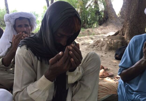 Thảm họa cháy xe dầu Pakistan: Người đàn ông đau khổ tìm vợ con mất tích