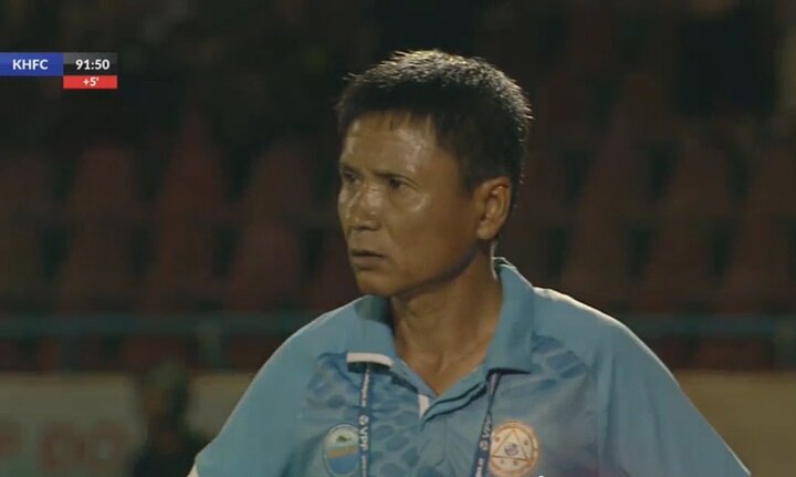 Video 'siêu phẩm' phản lưới nhà khiến HLV Khánh Hòa sững sờ